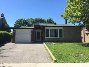 Private Rooms 5 min Finch West Subway - York University
